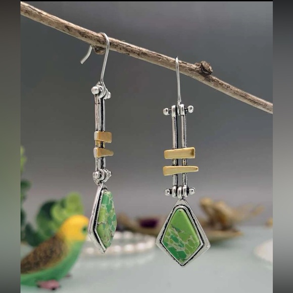 Vintage Geometric Earrings - Picture 3 of 7